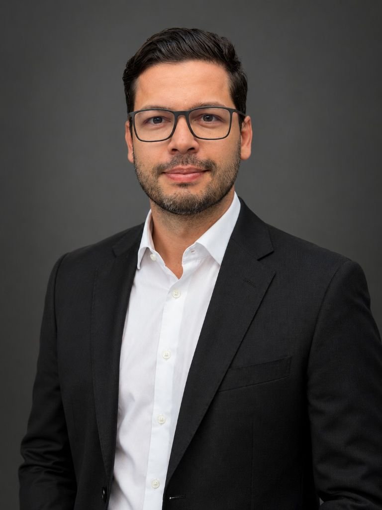 Dr. Flávio Scavone Stefanini